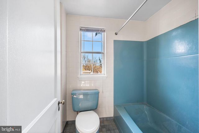 63 LINDBERGH AVE, Broomall, PA 19008