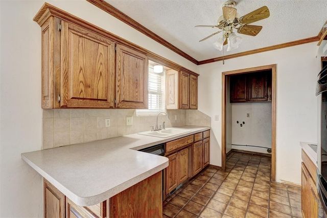 302 Tanglewood Drive, Yukon, OK 73099