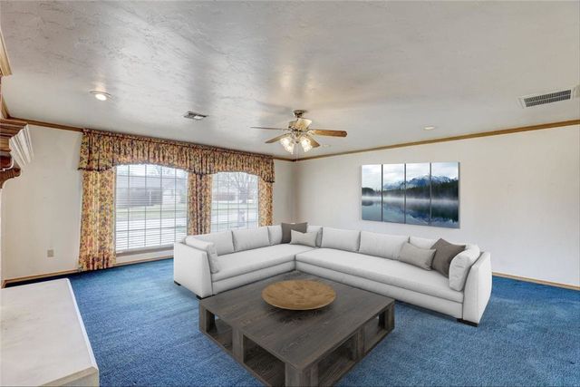 302 Tanglewood Drive, Yukon, OK 73099