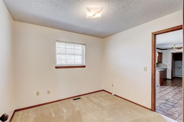 302 Tanglewood Drive, Yukon, OK 73099