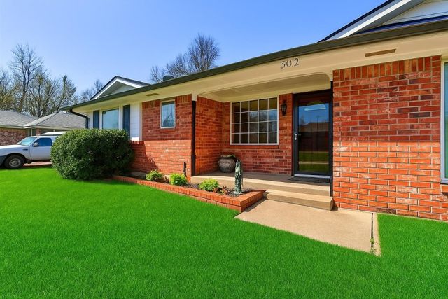302 Tanglewood Drive, Yukon, OK 73099