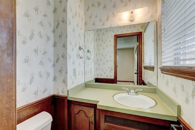 302 Tanglewood Drive, Yukon, OK 73099
