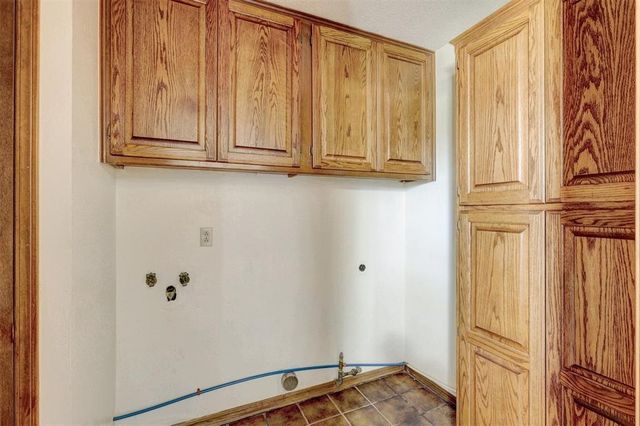 302 Tanglewood Drive, Yukon, OK 73099