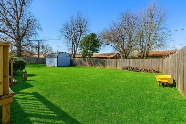 302 Tanglewood Drive, Yukon, OK 73099