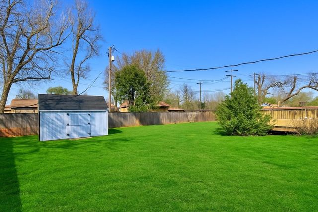 302 Tanglewood Drive, Yukon, OK 73099
