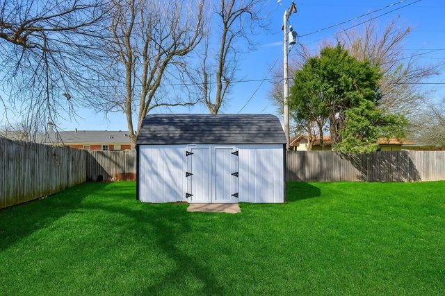 302 Tanglewood Drive, Yukon, OK 73099