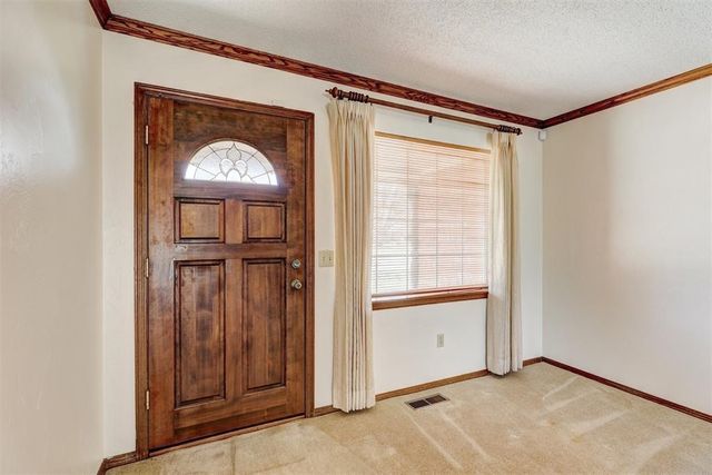 302 Tanglewood Drive, Yukon, OK 73099