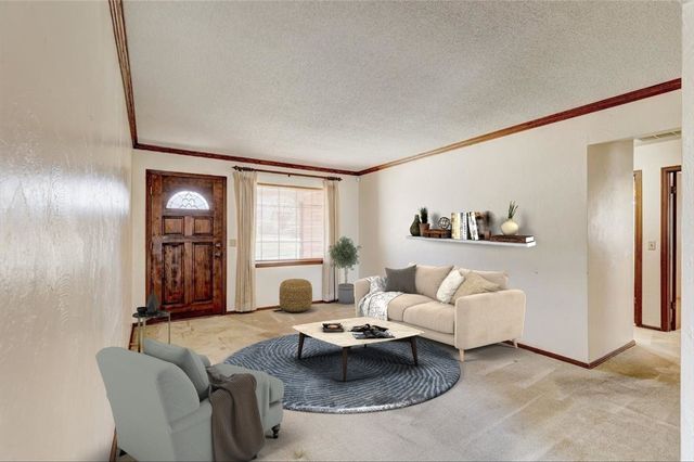 302 Tanglewood Drive, Yukon, OK 73099