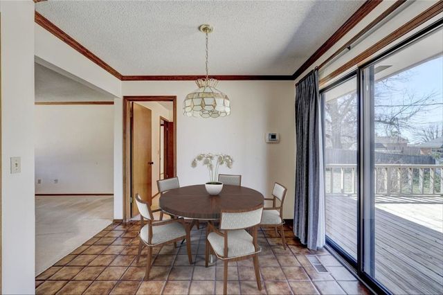 302 Tanglewood Drive, Yukon, OK 73099