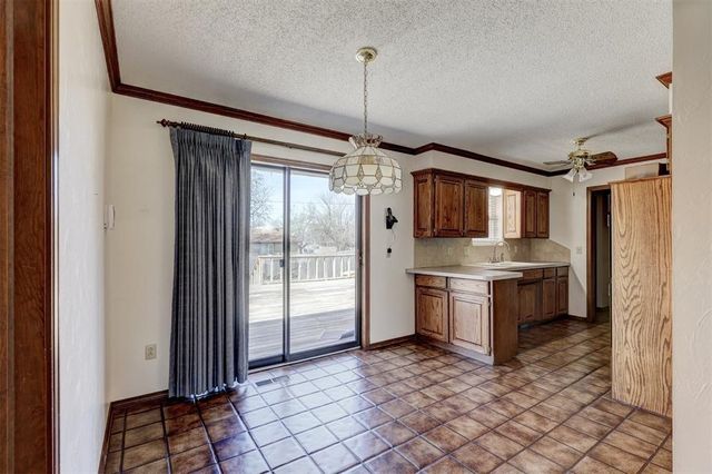302 Tanglewood Drive, Yukon, OK 73099