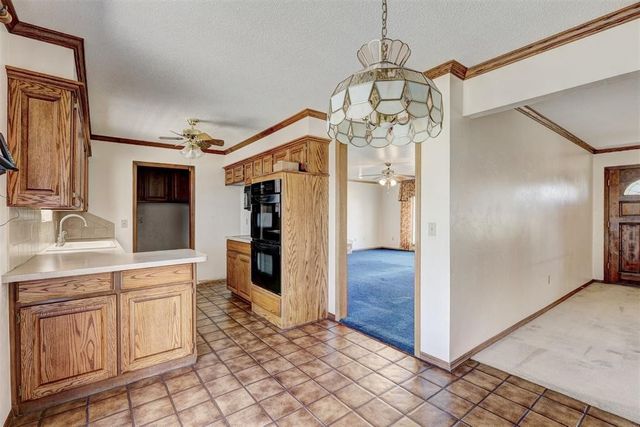 302 Tanglewood Drive, Yukon, OK 73099