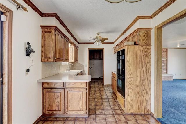 302 Tanglewood Drive, Yukon, OK 73099