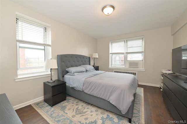 182-25 Wexford Terrace 505, Jamaica Estates, NY 11432
