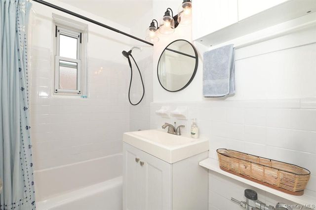182-25 Wexford Terrace 505, Jamaica Estates, NY 11432