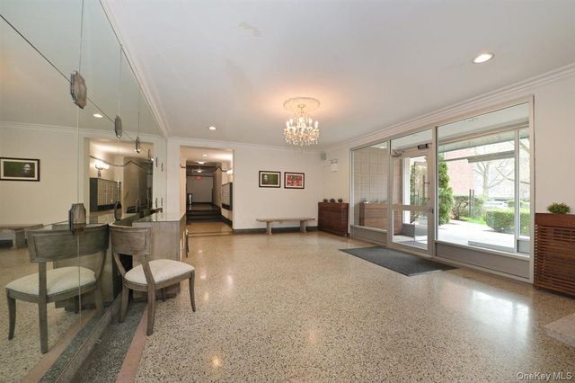 182-25 Wexford Terrace 505, Jamaica Estates, NY 11432