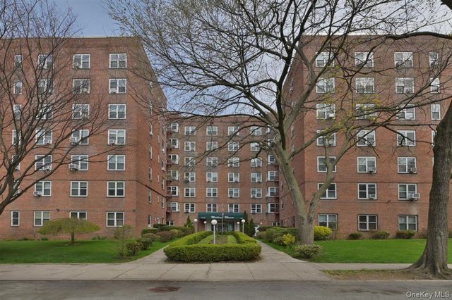 182-25 Wexford Terrace 505, Jamaica Estates, NY 11432