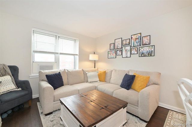 182-25 Wexford Terrace 505, Jamaica Estates, NY 11432
