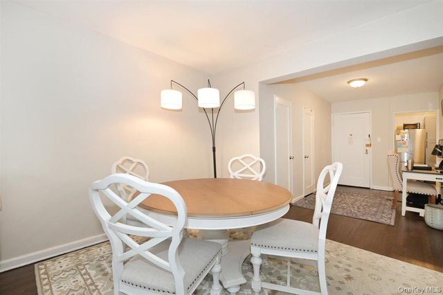 182-25 Wexford Terrace 505, Jamaica Estates, NY 11432