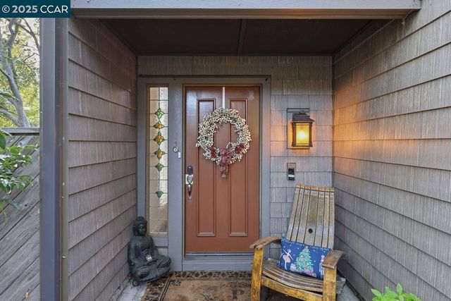 533 Monarch Ridge Dr, Walnut Creek, CA 94597