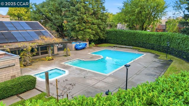 533 Monarch Ridge Dr, Walnut Creek, CA 94597