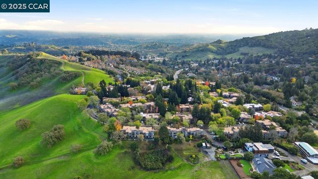 533 Monarch Ridge Dr, Walnut Creek, CA 94597