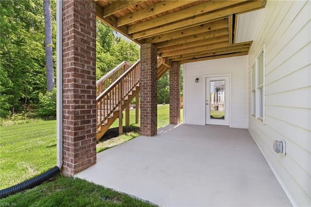 8625 Terroir LN, New Kent, VA 23124