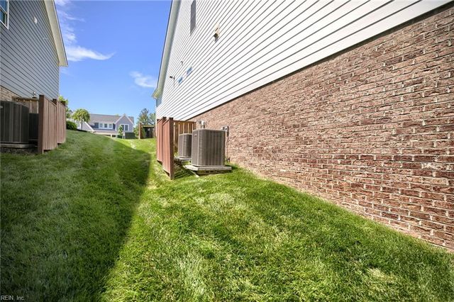 8625 Terroir LN, New Kent, VA 23124