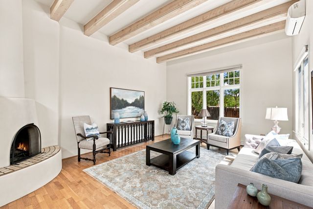 1859 Forest Circle, Santa Fe, NM 87505