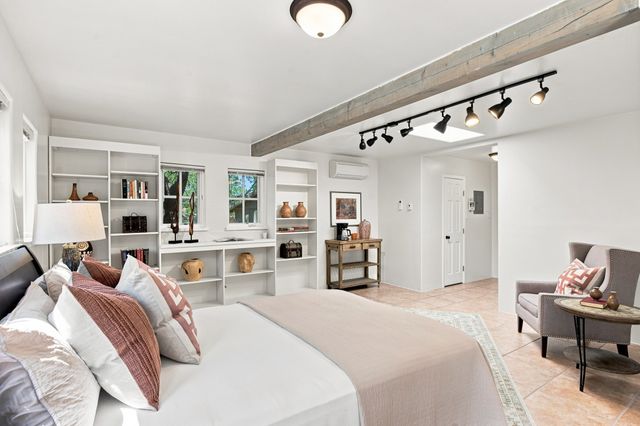 1859 Forest Circle, Santa Fe, NM 87505