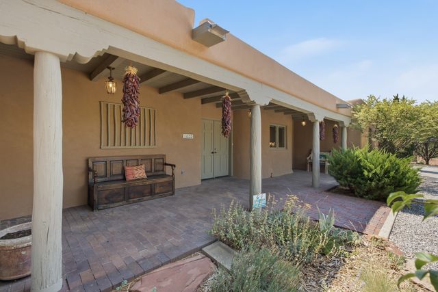 1859 Forest Circle, Santa Fe, NM 87505