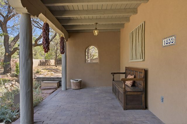 1859 Forest Circle, Santa Fe, NM 87505