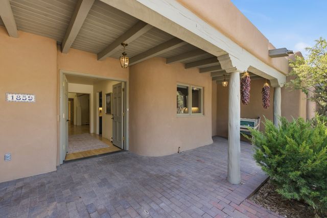 1859 Forest Circle, Santa Fe, NM 87505