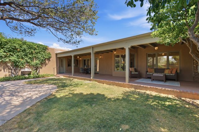 1859 Forest Circle, Santa Fe, NM 87505