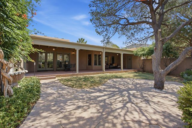 1859 Forest Circle, Santa Fe, NM 87505