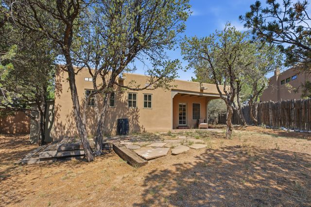 1859 Forest Circle, Santa Fe, NM 87505