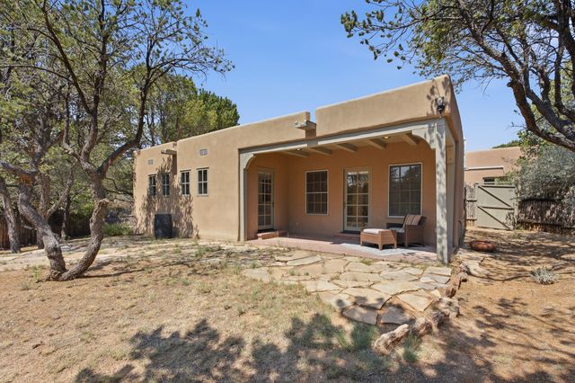 1859 Forest Circle, Santa Fe, NM 87505