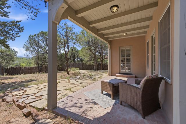 1859 Forest Circle, Santa Fe, NM 87505