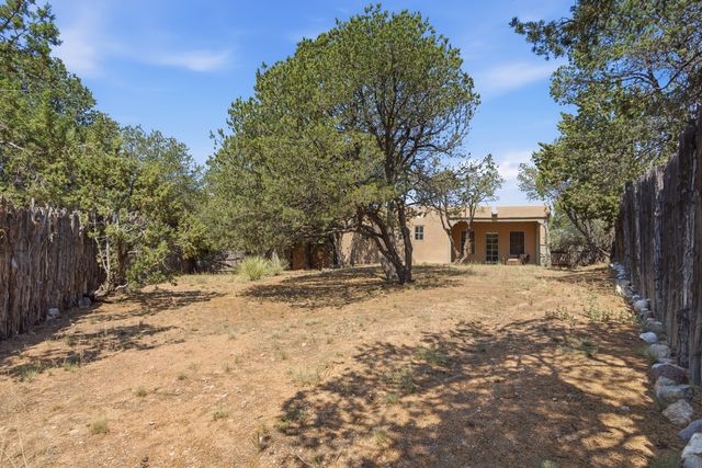 1859 Forest Circle, Santa Fe, NM 87505