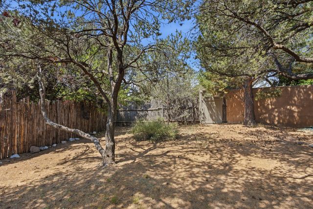 1859 Forest Circle, Santa Fe, NM 87505