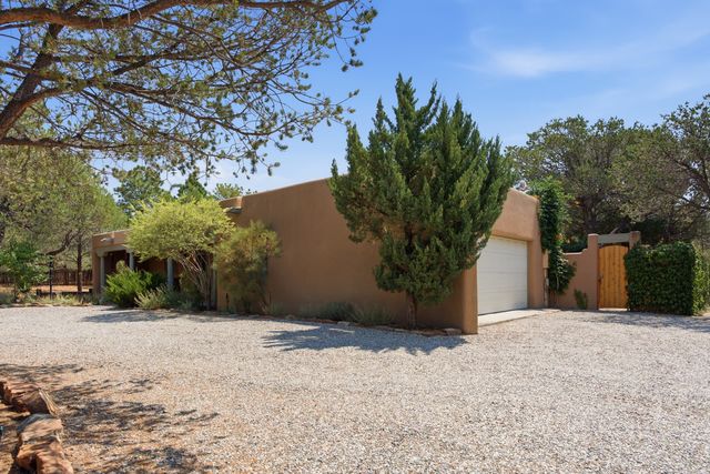 1859 Forest Circle, Santa Fe, NM 87505