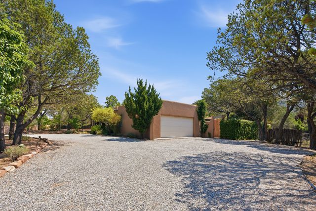 1859 Forest Circle, Santa Fe, NM 87505