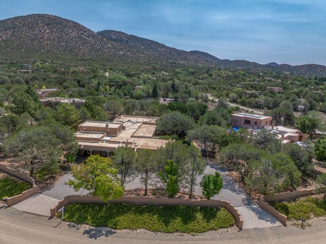 1859 Forest Circle, Santa Fe, NM 87505