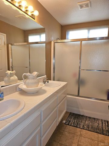 440 Pepper Drive, Hanford, CA 93230