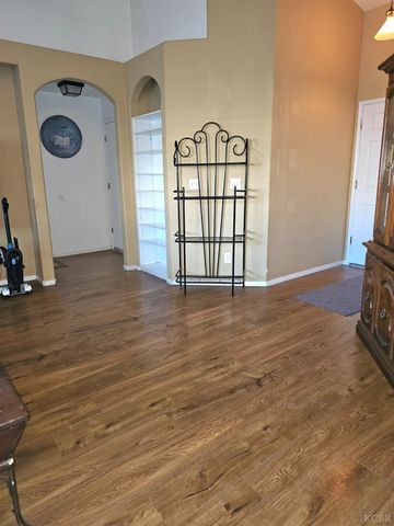 440 Pepper Drive, Hanford, CA 93230