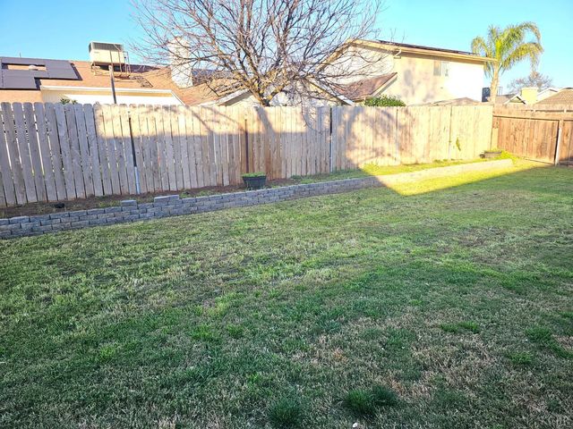 440 Pepper Drive, Hanford, CA 93230