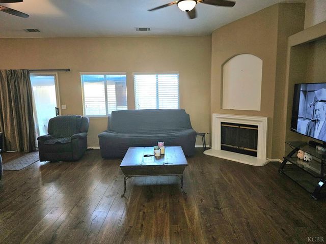 440 Pepper Drive, Hanford, CA 93230