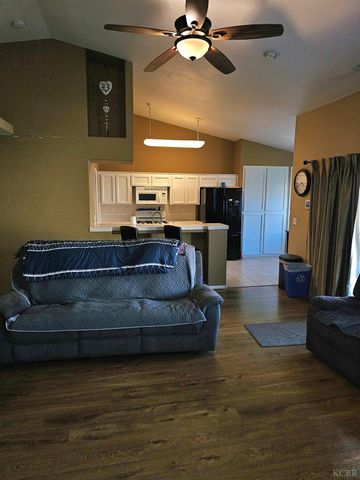 440 Pepper Drive, Hanford, CA 93230