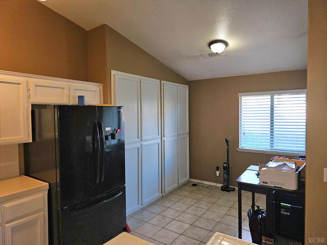 440 Pepper Drive, Hanford, CA 93230