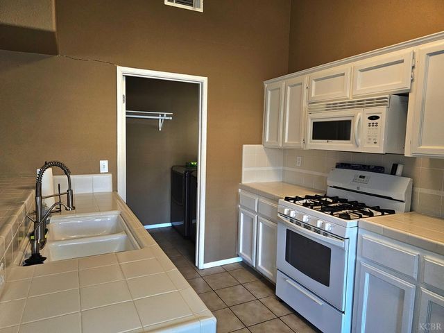 440 Pepper Drive, Hanford, CA 93230