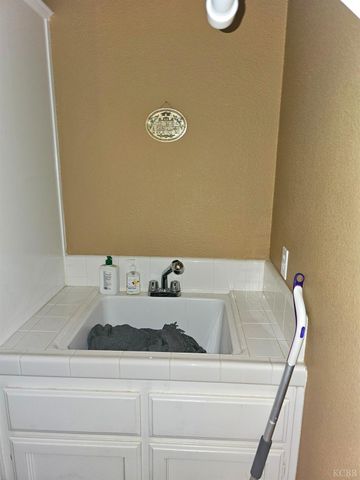 440 Pepper Drive, Hanford, CA 93230